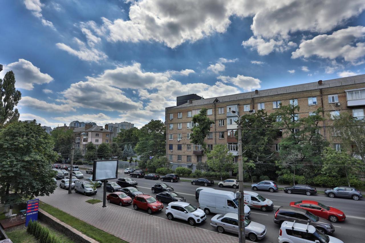 Light Life Hostel Kiev Esterno foto