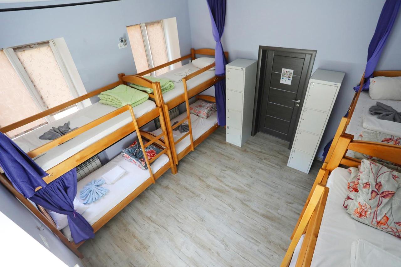 Light Life Hostel Kiev Esterno foto