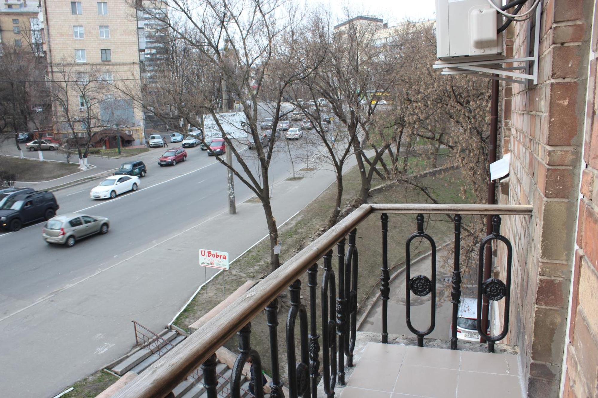 Light Life Hostel Kiev Esterno foto